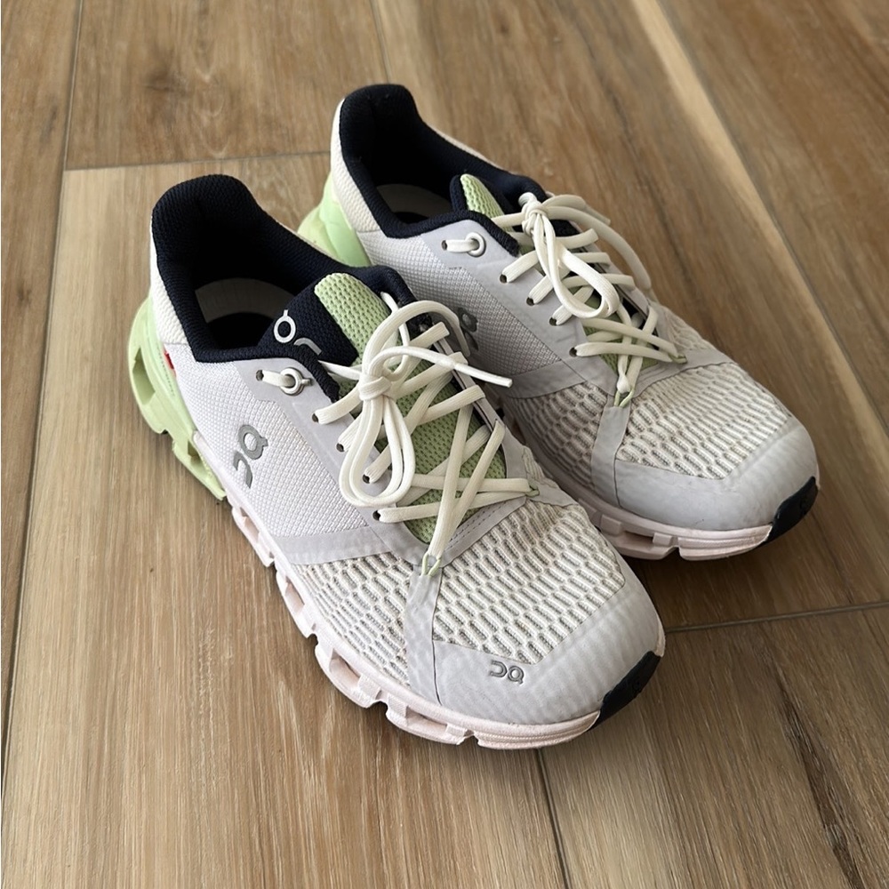 on cloud cloudflyer shoes